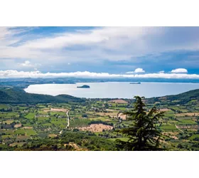 Os lagos redondos de Tuscia Viterbese e dos Castelos Romanos