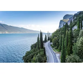 Lago di Garda: tra borghi e forre lungo le strade di 007