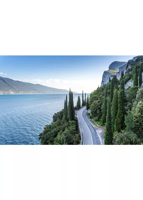 Lago di Garda: tra borghi e forre lungo le strade di 007