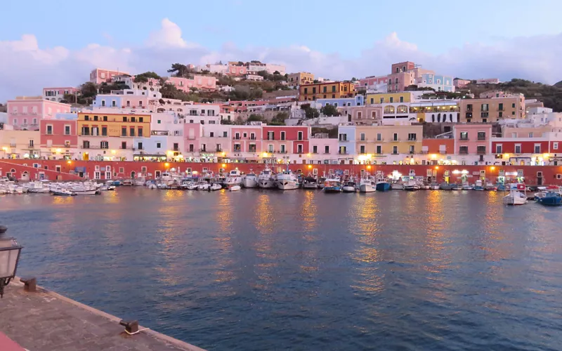 Tauchen Sie ein in den Zauber der Wasserlandschaften des Latiums