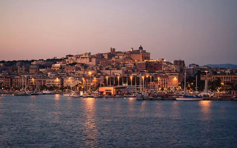 Vista su Cagliari di sera