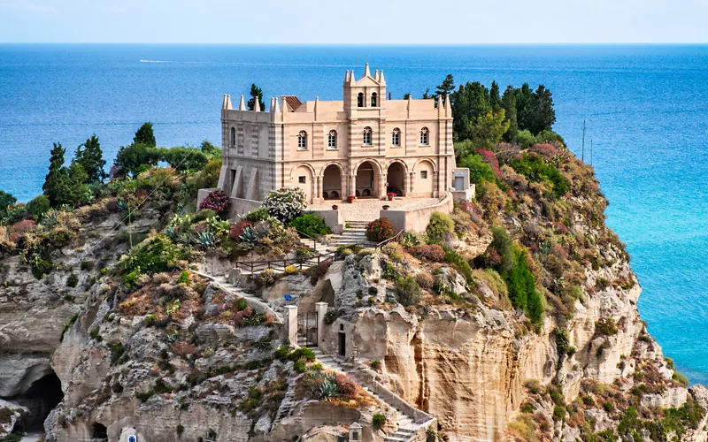 Santuario de Santa Maria dell'Isola en Tropea