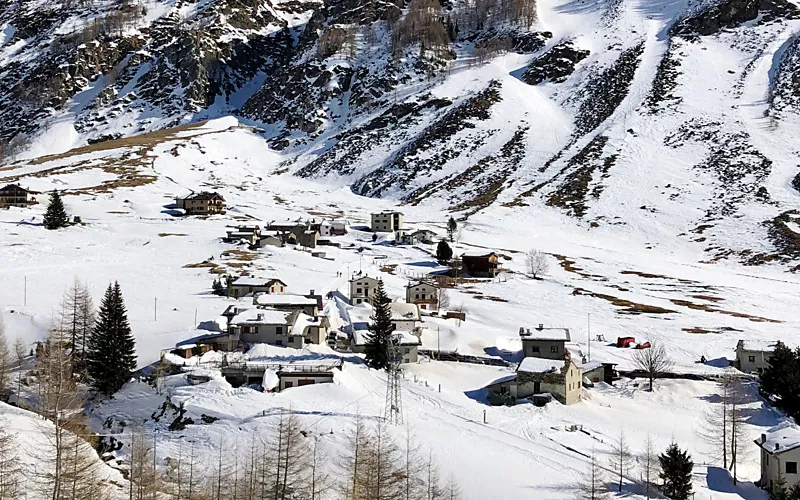 los 5 mejores recorridos con raquetas de nieve en lombardía madesimo