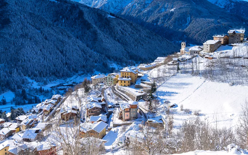 los 5 mejores recorridos con raquetas de nieve en lombardía ponte di legno