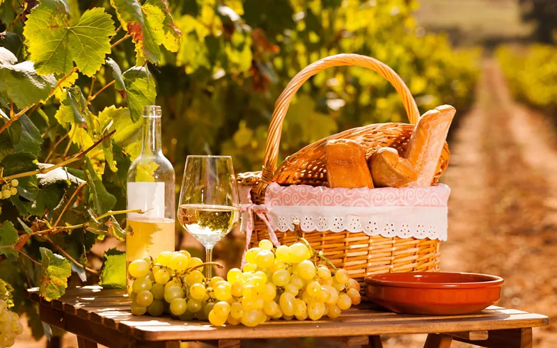 La combinaison. Corzetti stampati à l'ancienne à la marjolaine et du Vermentino