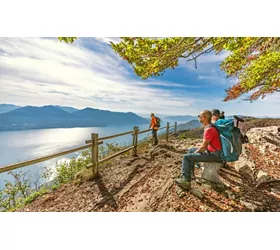 Rotas Históricas de Montanha , Linha Cadorna, a antiga estrada militar com vista para o lago