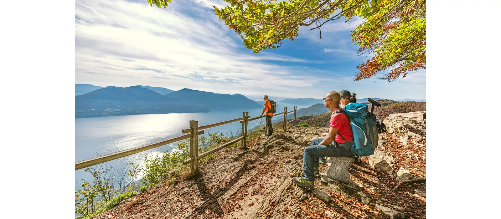 Rotas Históricas de Montanha , Linha Cadorna, a antiga estrada militar com vista para o lago