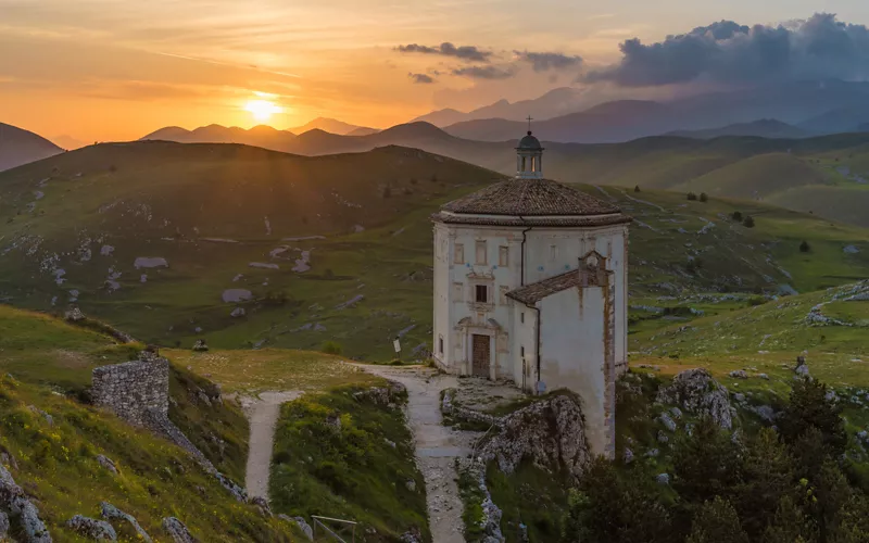 Unusual places in Abruzzo: 3 stages for the curious