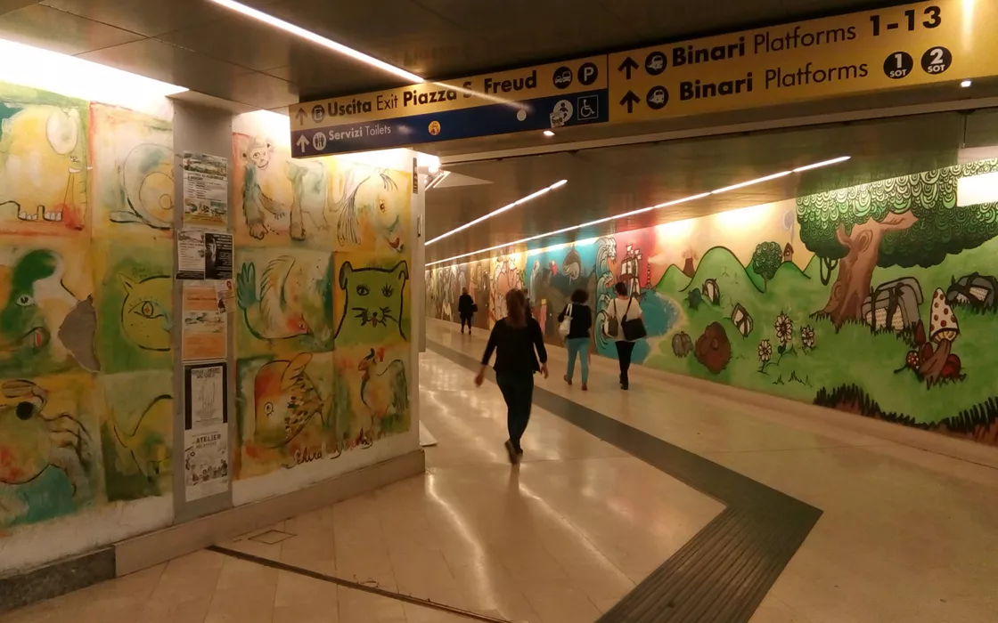 Milano in lilla: lasciarsi guidare in metrò