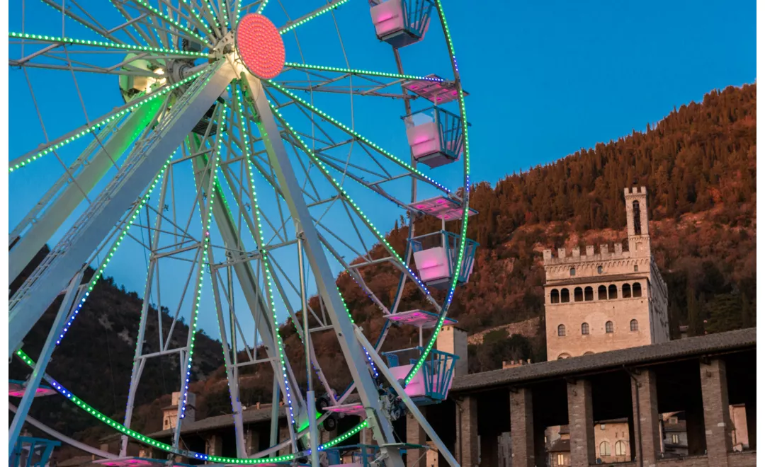 carrusel de navidad en gubbio