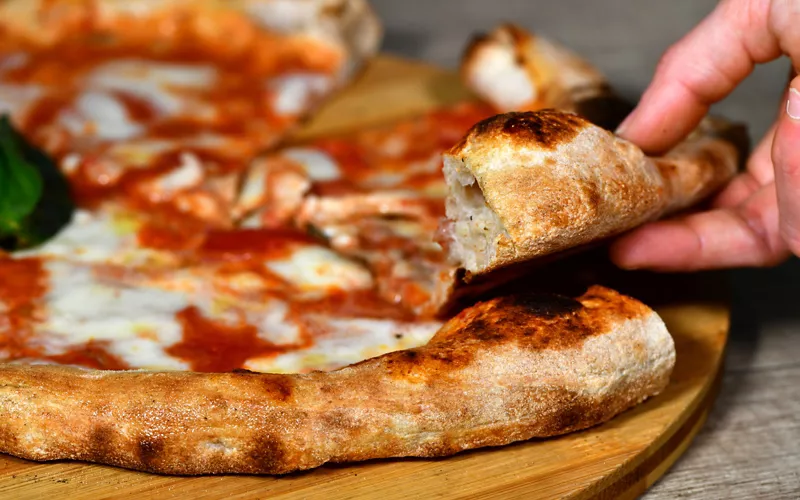 pizza con mozzarella de búfala