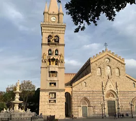 En Mesina, en la Piazza Duomo, se encuentra el reloj astronómico más grande y complejo del mundo