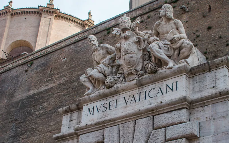 Fasto e decadenza: la prospettiva del regista