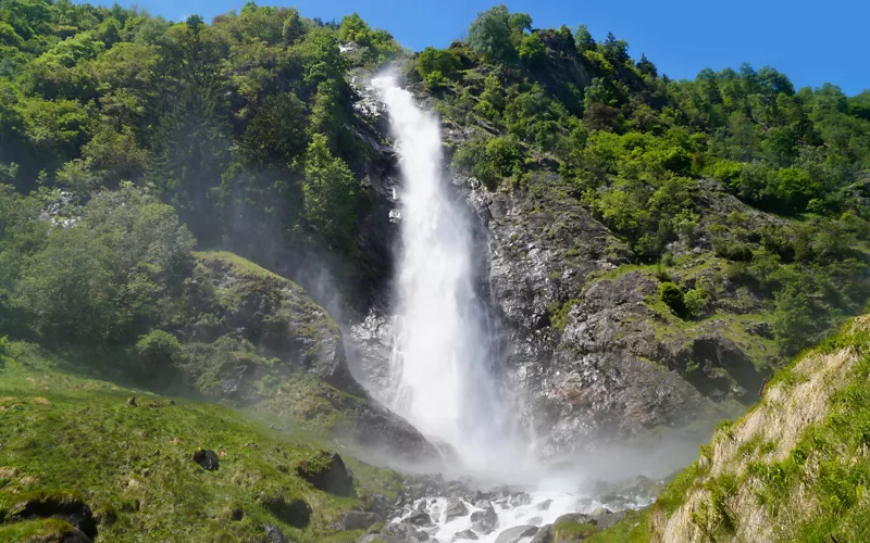 Parcines: la cascada más alta de la región