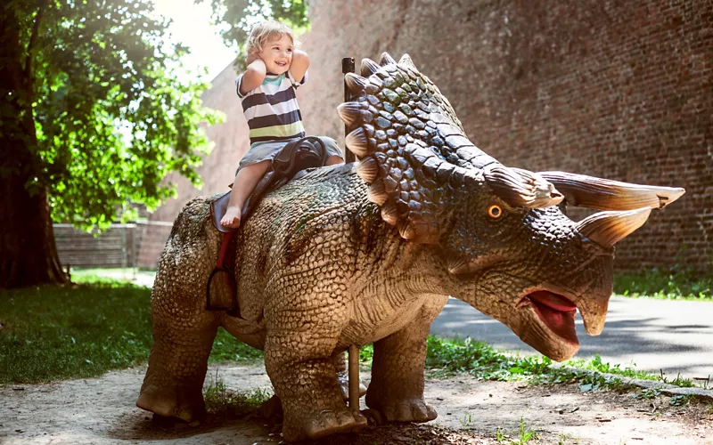Buscando fósiles en el parque DINOsardo de Oristano