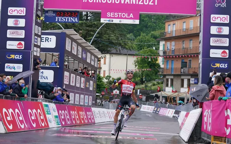 Pedalare in una delle tappe del Giro d'Italia