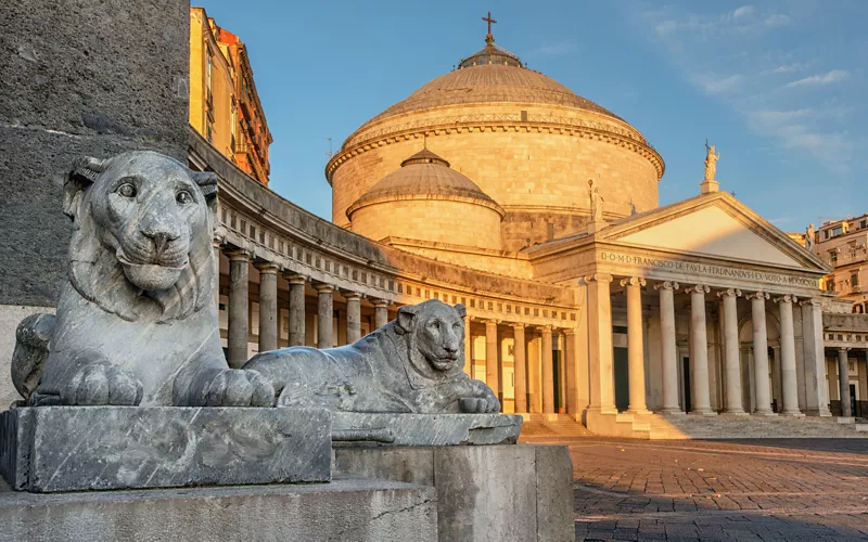 Da Piazza Dante a Piazza del Plebiscito