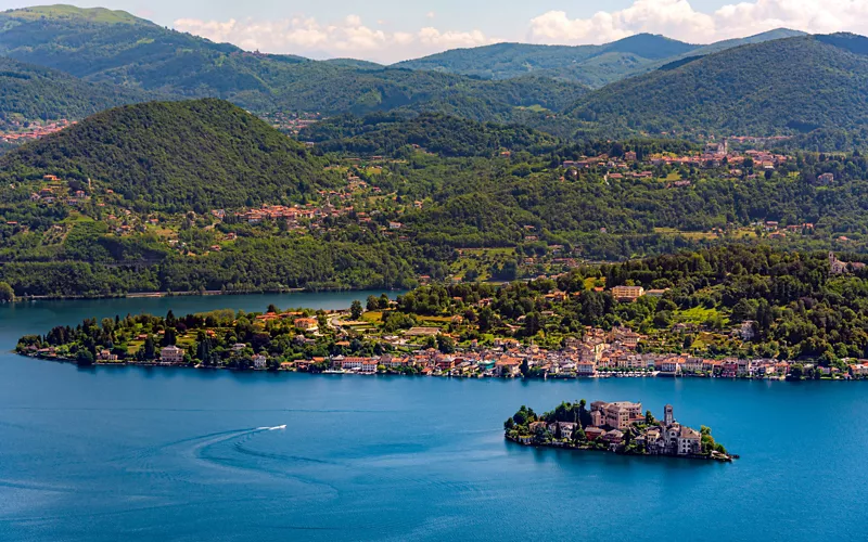The Piedmont of lakes, to the discovery of magical gems nestled in the mountains