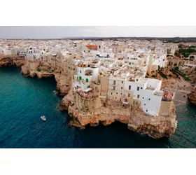 Vista del centro de Polignano a Mare