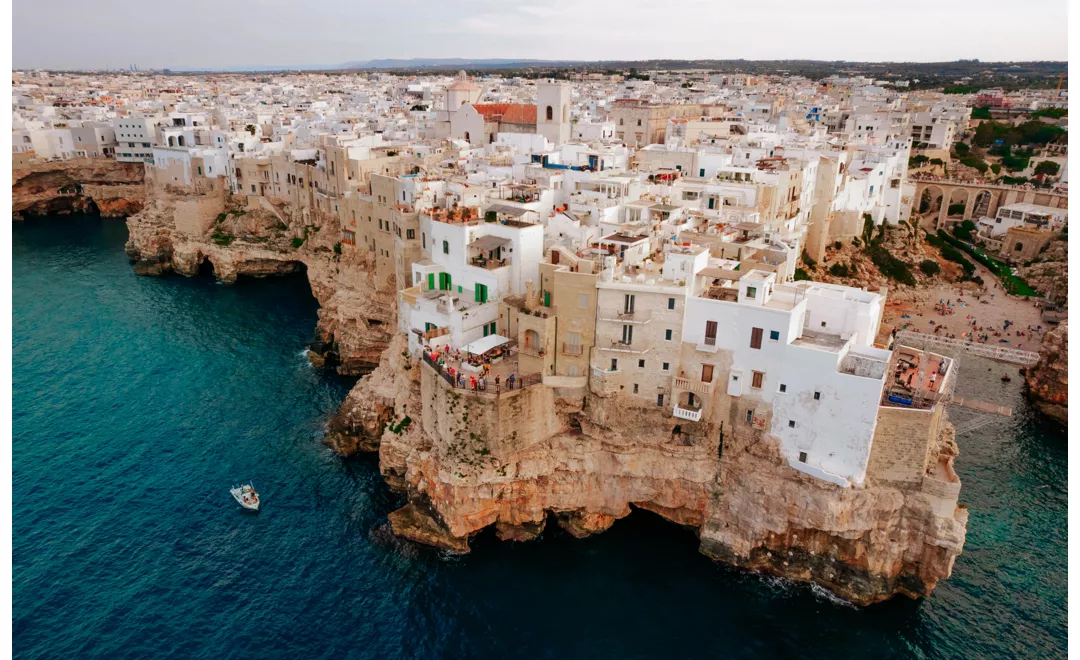 Vista del centro de Polignano a Mare