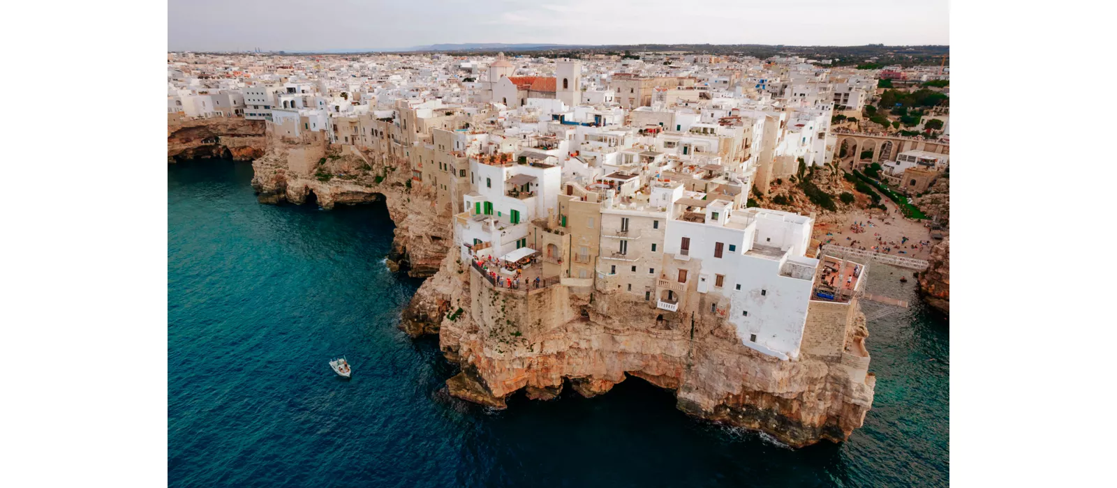 Vista del centro de Polignano a Mare