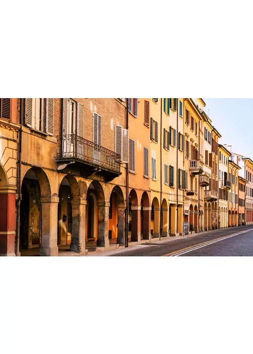 Strolling through the UNESCO porticoes