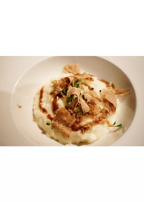 Risotto mit Caciocavallo-Käse, Tintilia-Weinreduktion und Trüffel