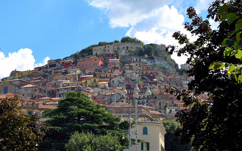 Rocca di Papa: the villas of Roman patricians and modern street art