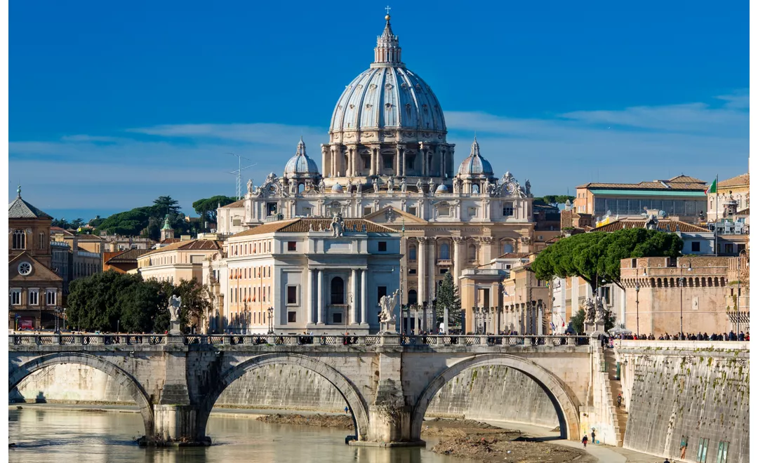 Vista de la Basílica de San Pedro en Roma