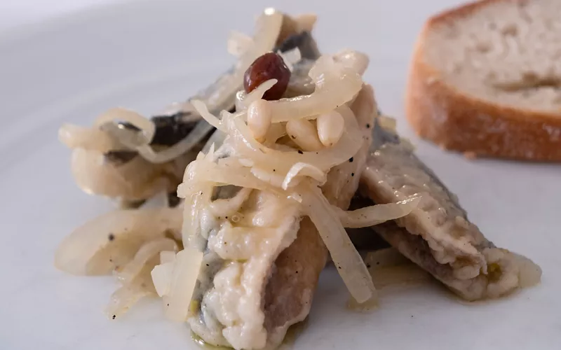 Sarde marinate in saor, piatto tipico di Venezia