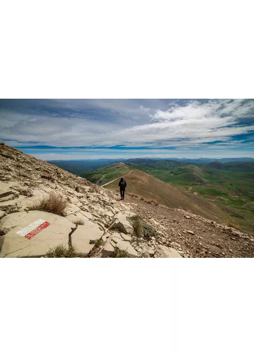 A piedi, sulle montagne italiane, lungo il Sentiero Italia CAI