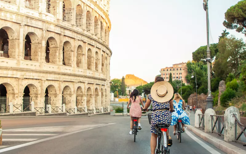 Scootering through the streets of Italy: all the services