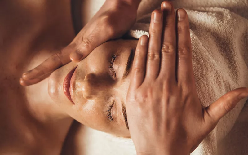 Hochwertige Anti-Aging-Behandlung im Shambhala Retreat des COMO Castello Del Nero