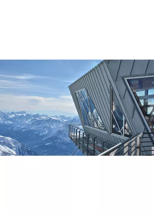 The Skyway Monte Bianco cableway at Courmayeur: feeling on top of the world