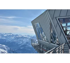 The Skyway Monte Bianco cableway at Courmayeur: feeling on top of the world