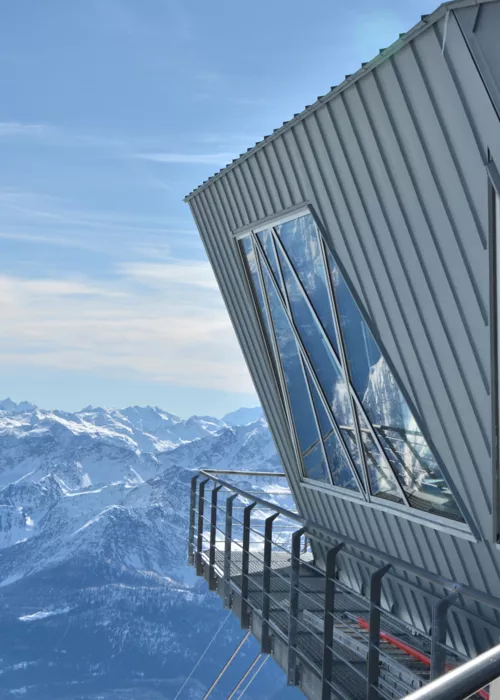 The Skyway Monte Bianco cableway at Courmayeur: feeling on top of the world
