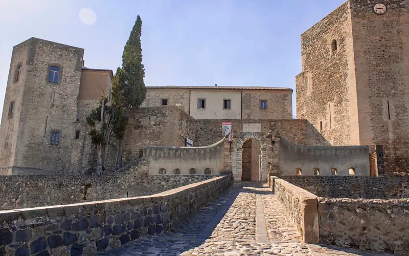 Spécial et célèbre, mais pourquoi ?