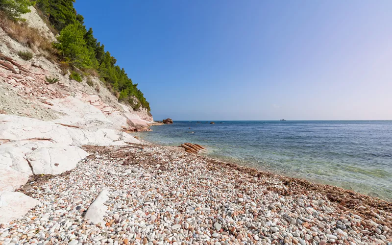 Spiaggia dei Sassi neri