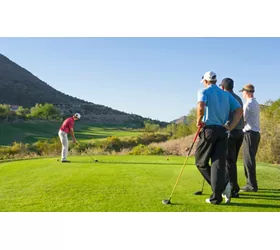 Sports for corporate team building: why golf is the best choice