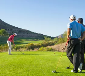 Sports for corporate team building: why golf is the best choice