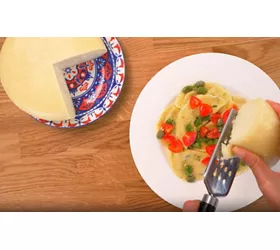 Tortellacci com Casciotta d'Urbino DOP, alcachofras e favas com aroma de funcho selvagem