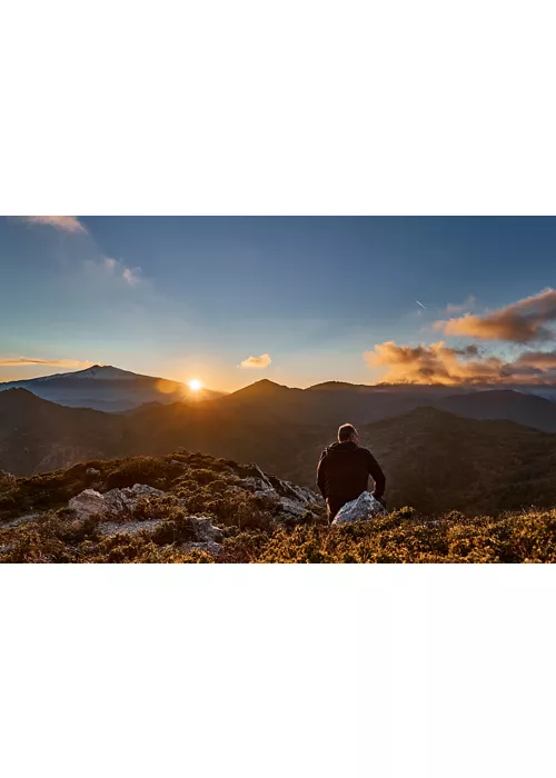 Le coucher du soleil est le meilleur moment pour visiter le parc de l'Etna et sentir le cœur du volcan