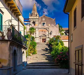 Trasferirsi in un borgo in Sicilia: ai pensionati agevolazioni fiscali per vivere alla grande