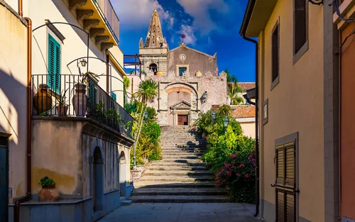 Trasferirsi in un borgo in Sicilia: ai pensionati agevolazioni fiscali per vivere alla grande