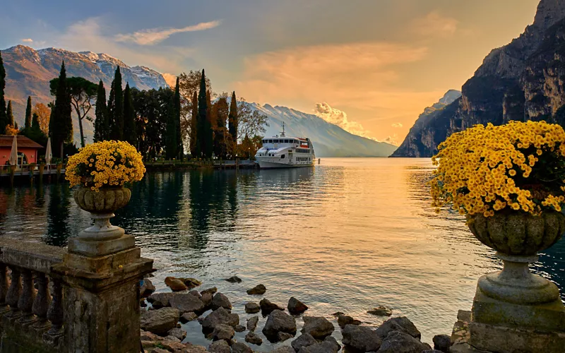 Il Garda e i laghi alpini specchio delle Dolomiti 