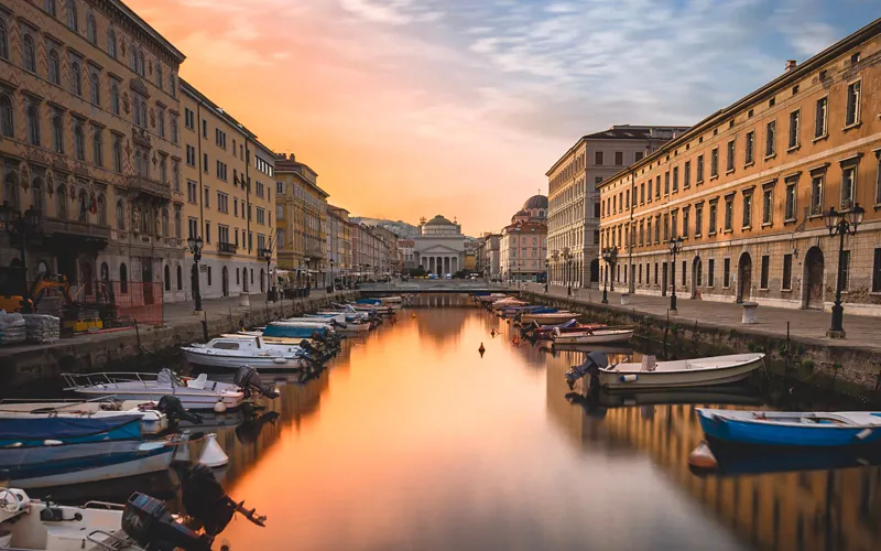 Trieste: the magic of the sea in the historic center