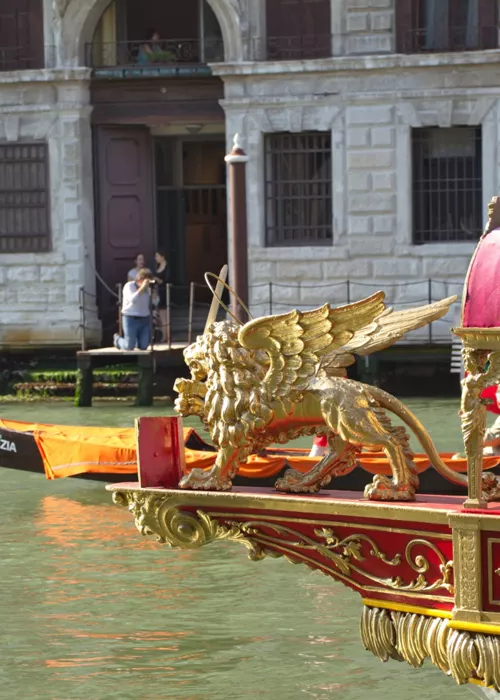 Todos los lugares más exclusivos desde donde se puede ver la Regata Histórica de Venecia