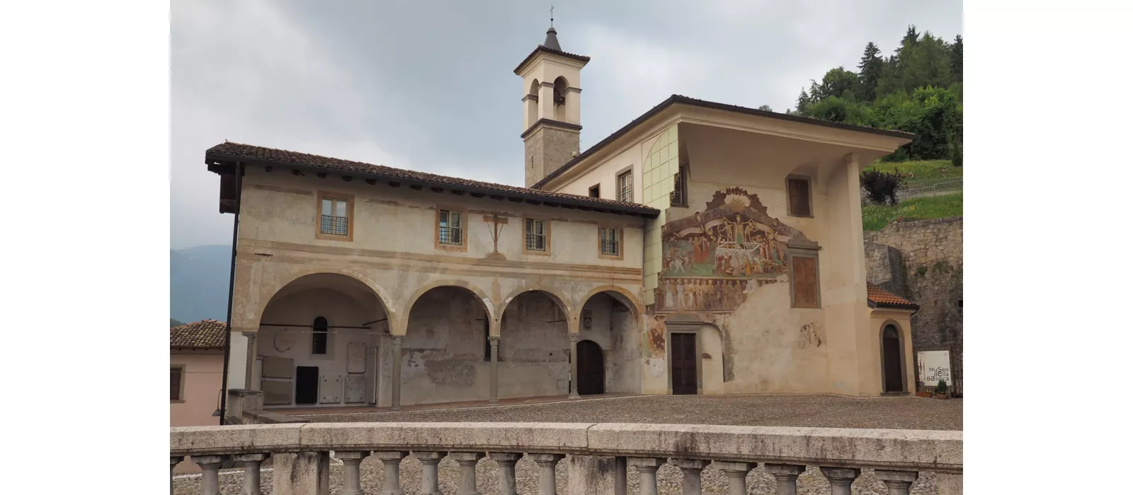 A painted itinerary, in Clusone, between history, art and time