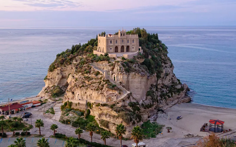 Santuario de Santa Maria dell'Isola en Tropea