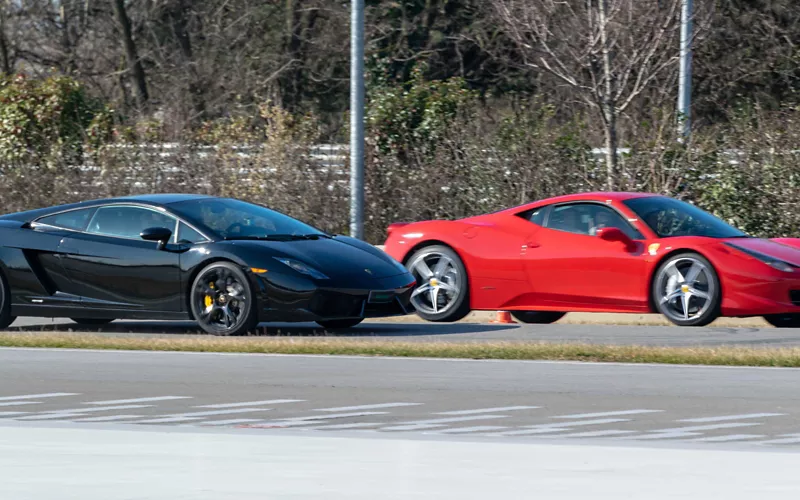 Driving on the historic Alfa Romeo test track: Free car tests in Lainate